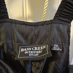 Brand new never been worn Bass creek men’s xxl black snow bib